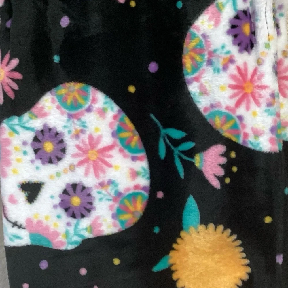 Black Sugar Skulls & Flowers Plush Throw